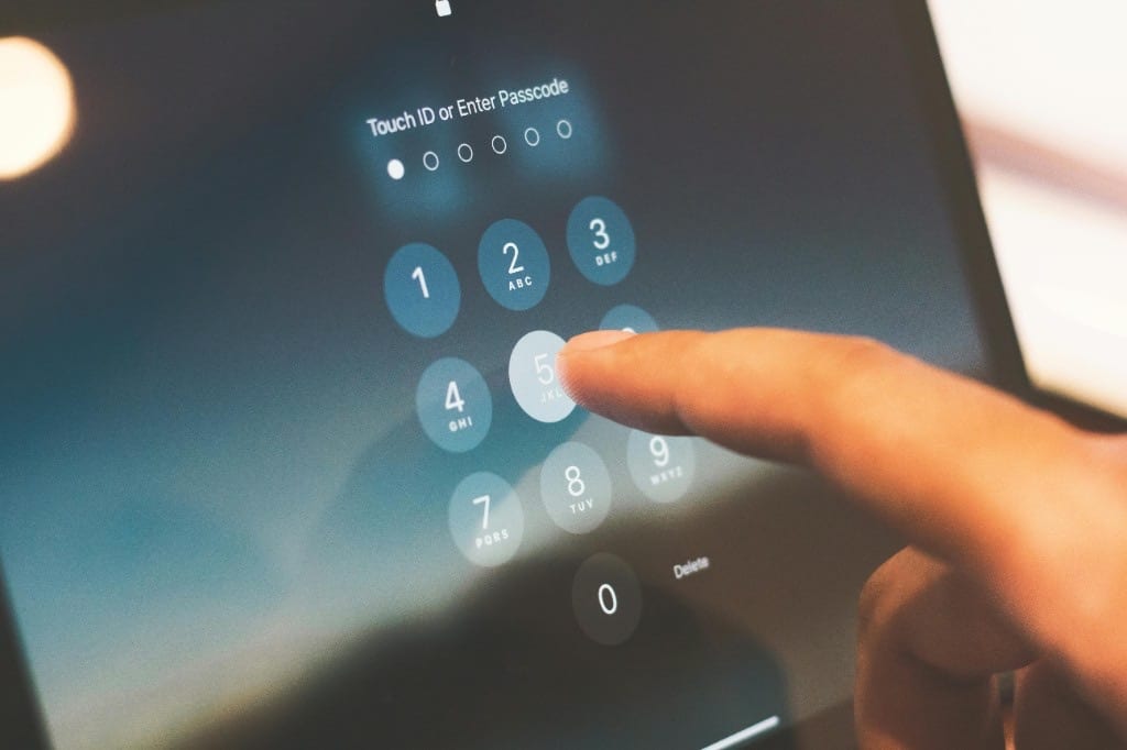 Darf ich KI für Therapiedokumentation überhaupt nutzen? Datenschutz, Einwilligung und Praxisrealität